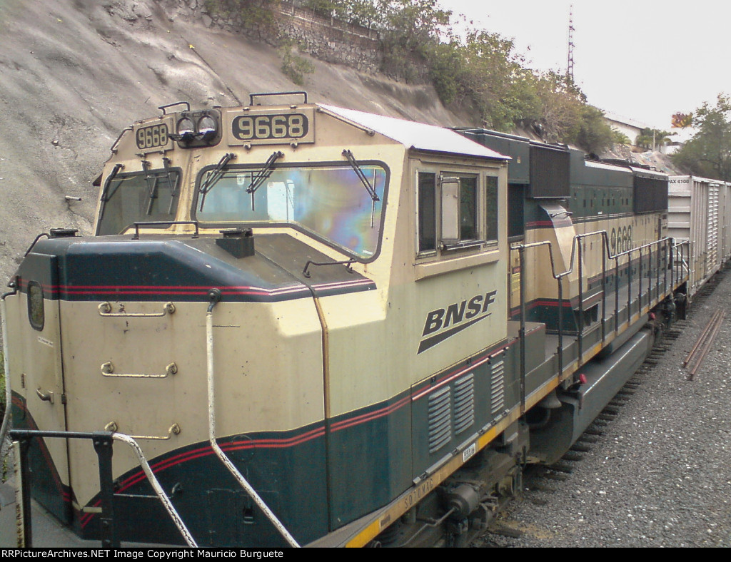 BNSF SD70MAC Executive Locomotive